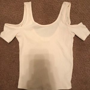 Tillys cropped cut out shoulder top❤️